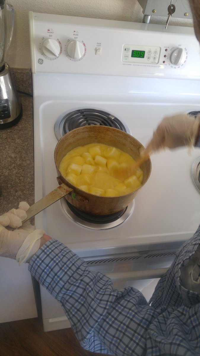 CallahanVillAD's tweet photo. Merle and Lois @Callahanvillage. Have the whole building smelling of popcorn as they make popcorn balls for movie night! #FrontierCulture https://t.co/I8ooBUU6X5