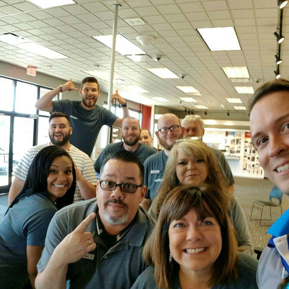 Krivs14's tweet photo. Talented FSM, Justin doing his thing in store. I've been extremely impressed by this amazing team. #tight https://t.co/rMJKGgV87c