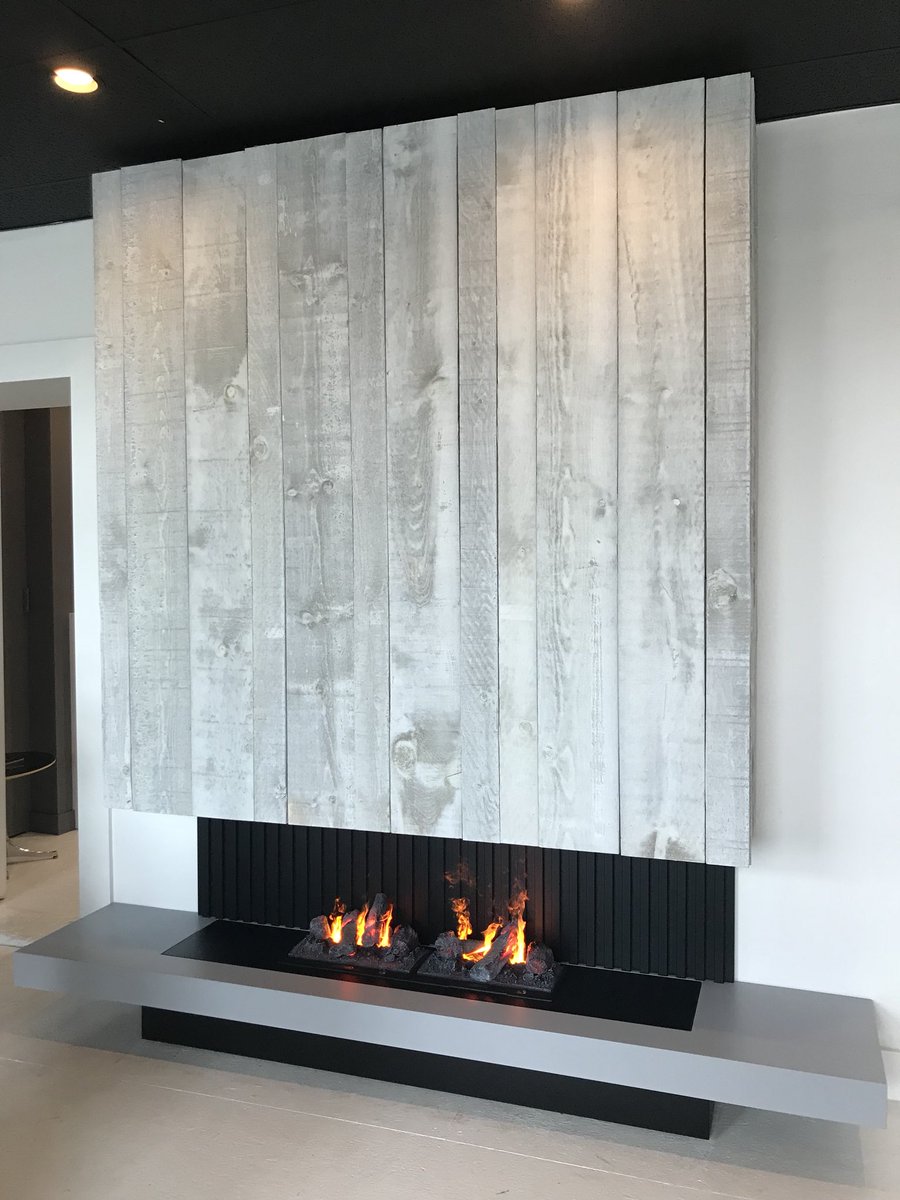 nerofiredesign's tweet photo. Our last addition to our showroom. Electric Fireplace with water Vapor Technology 💦🔥. How do you like it? #fireplace #electricfireplace https://t.co/387NnWYhYi
