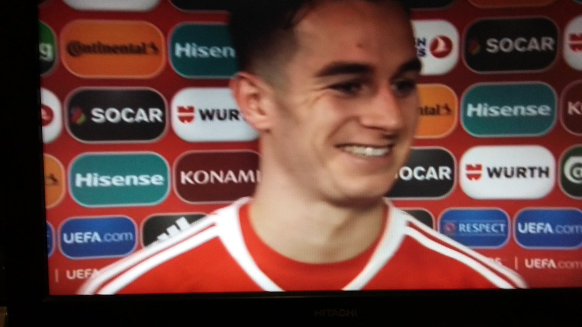 SelogAp's tweet photo. Diolch am y canu #YWalGoch a'r gol @FAWales Tom Lawrence ❤⚽ #GEOvCYM https://t.co/AIJhK1V2LI