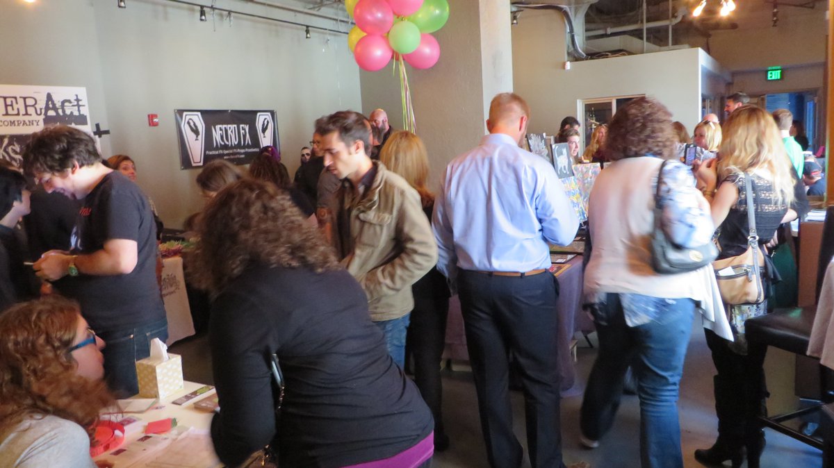 TheBigfootFilm's tweet image. .@DanScully and @filmadelphia at #PUFF2 😜 Best PUFF yet! #horrorfilm #horror #SpreadtheHorror #horrormoviereviews #horrornews #horrorfan 😬🦍