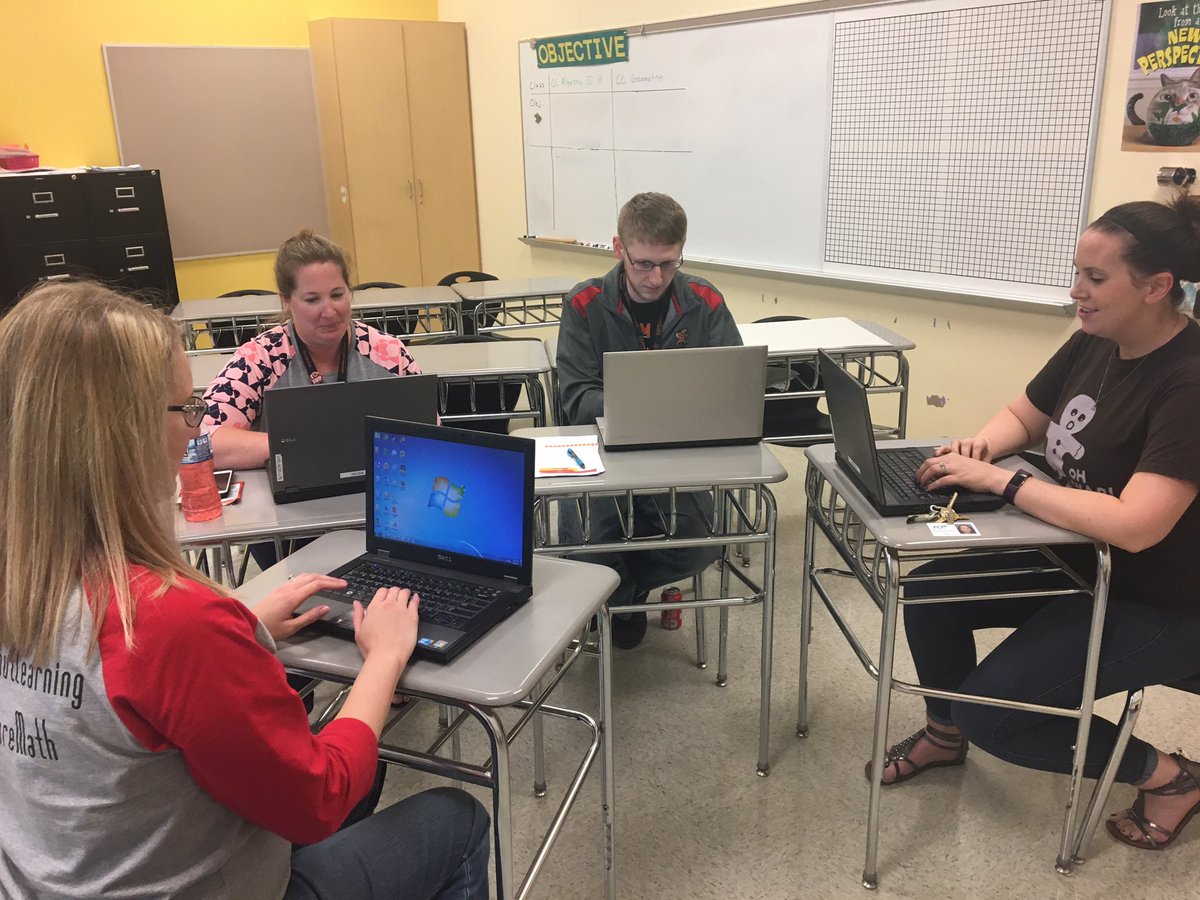 MrsLeslieByrd's tweet photo. Algebra 2 Ts working collaboratively on a Friday afternoon. @LinganoreMath #makeitaboutlearning https://t.co/cWchWaXEP6