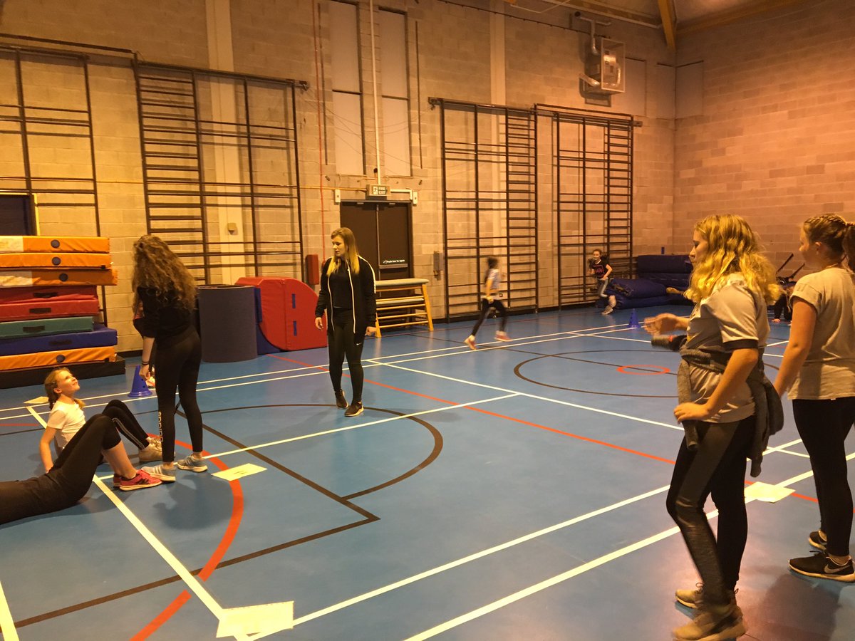 ActiveGirvanSAC's tweet photo. #ActiveGirls Fitness session tonight at #TFT led by our very own volunteer @RobynMcGeorge #sportvolunteers #GirlsGettingActive https://t.co/lJItRiroCG