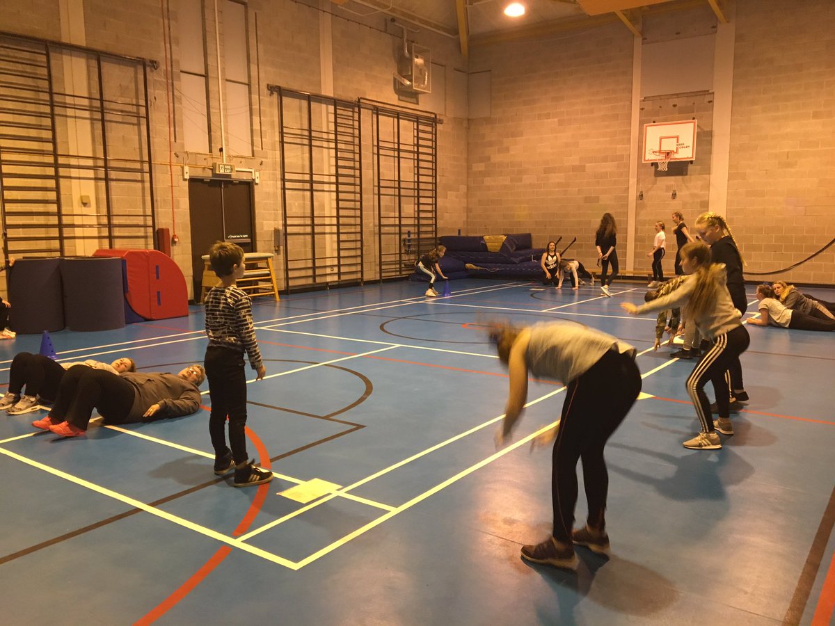 ActiveGirvanSAC's tweet photo. #ActiveGirls Fitness session tonight at #TFT led by our very own volunteer @RobynMcGeorge #sportvolunteers #GirlsGettingActive https://t.co/lJItRiroCG