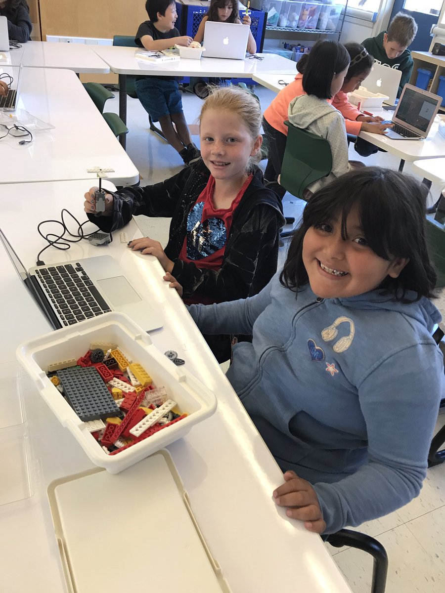 threilly's tweet photo. Awesome experience for beginning coders! Thx @Eliza_Leach ! @AlmondEagles @lasdk8 #stem https://t.co/Ut4DKuHJlh