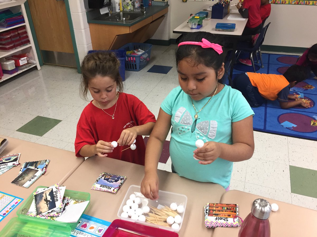 ptbeachweiss's tweet photo. #kidsconnecting #stemboxes #WeRBeach @ptsuper https://t.co/yyVt8UzUGG