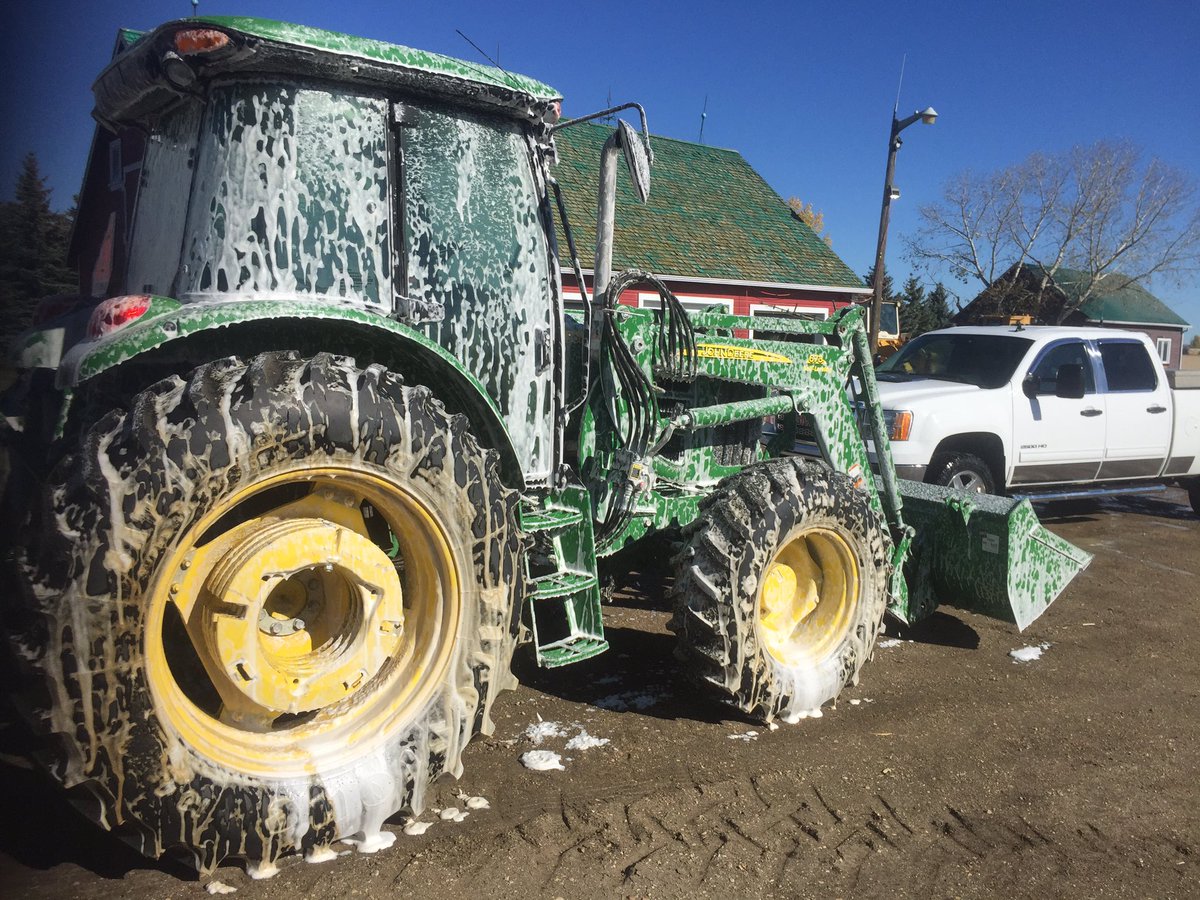 AgroNorm's tweet photo. Foam it Friday! Ladies best clean gift you can give! @SchippersCanada #doyouevenfoambros https://t.co/9U1VxPG7qX