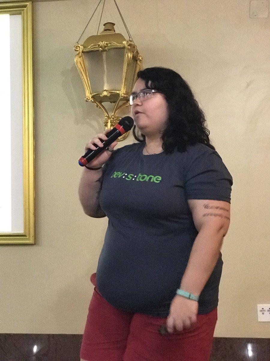 SejaStone's tweet image. Redes Neurais na #pybr13 com a @__biancarosa! #uaipython