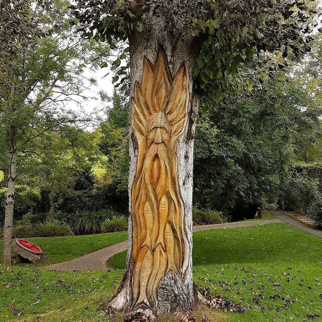 portobellowild's tweet photo. Gorgeous tree sculptures in #ForgePark in Tarbert - shows how you can transform a small park into a striking publi… https://t.co/oY25PY6i63 https://t.co/gZAbFYI8FL