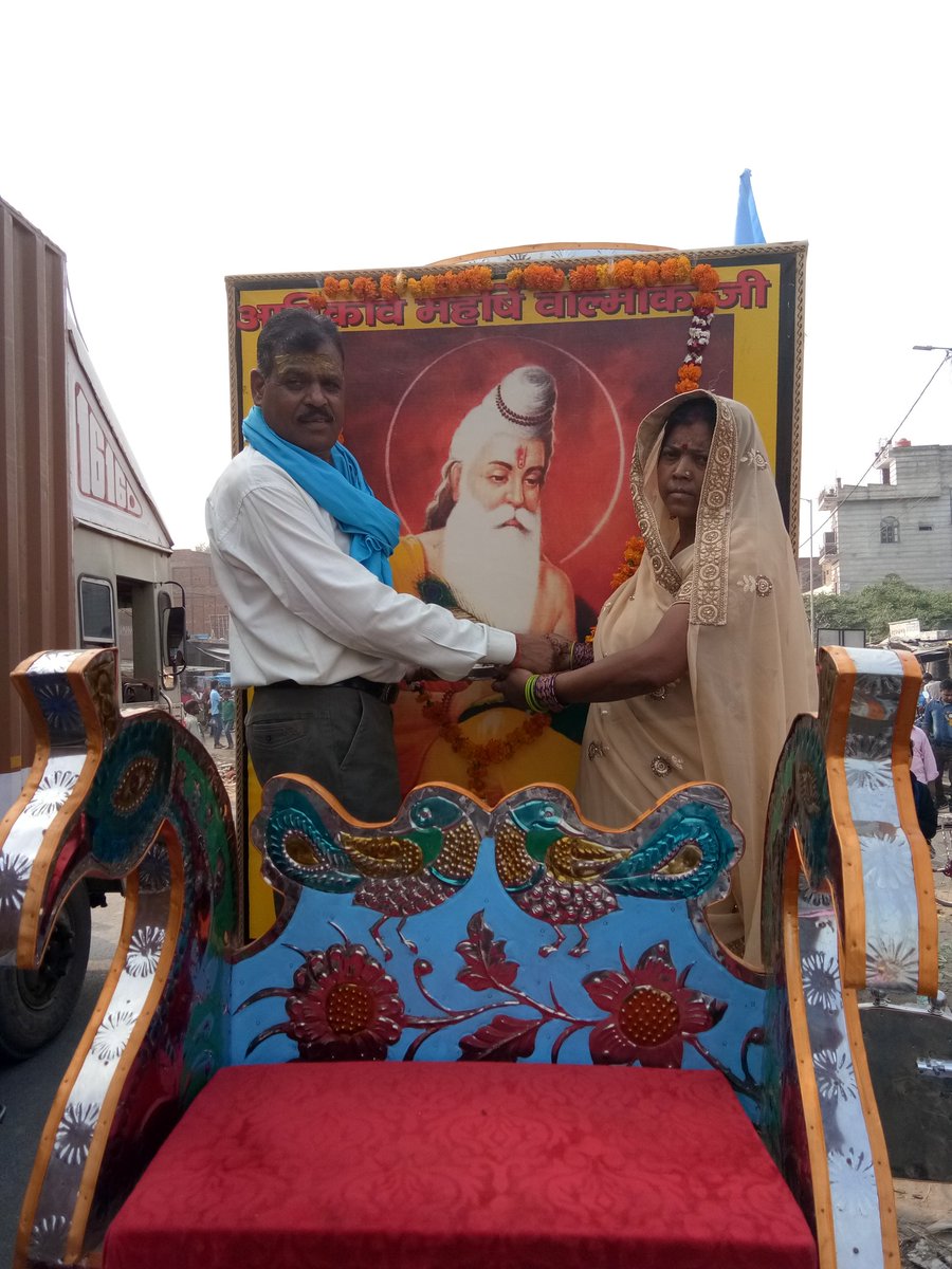 TheValmekiWorld's tweet photo. आ० #AmitPathour जी की #अध्यक्षता में   #ValmikiJayanti के शुभअवसर पर आरती, अर्चना करते #ValmikiSamajKurawali के लोग ।
#जय_वाल्मीकि #जय_भीम https://t.co/qXS8zIDbGY