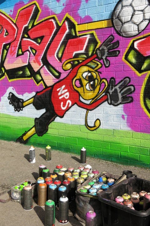 Neston_Primary_'s tweet image. More great work from a great artist and friend of the school @dime_one . Superb as ever. #whatdoesitsay #bees