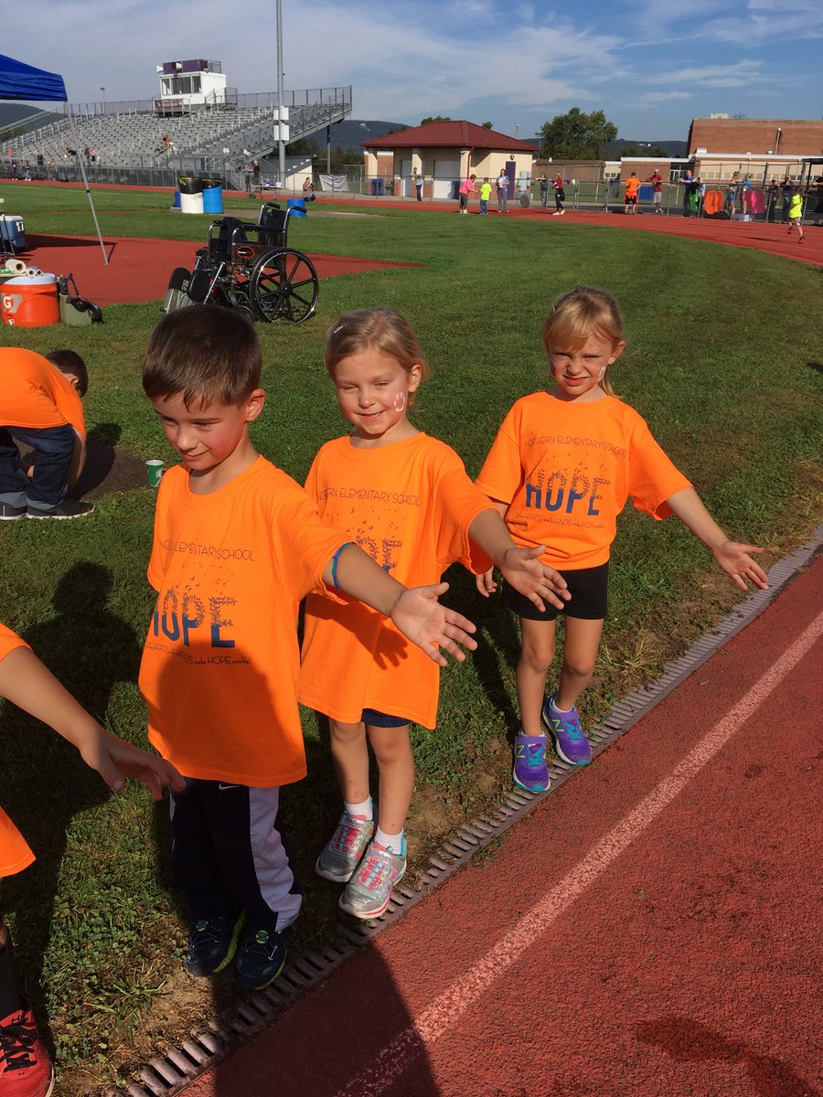 mrsbaechtle108's tweet photo. Raising money sure looks fun, doesn’t it? It was smiles, sweat, sweet 🍎 and sportsmanship today at our #Race4Ed! #WeAreNorthern https://t.co/uasRYIol9s