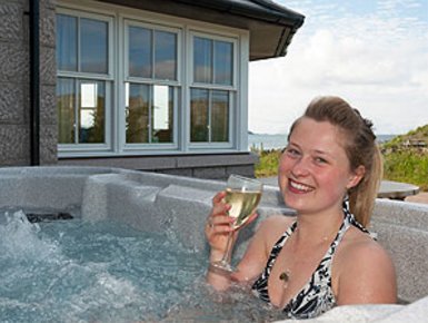 Sit back and stargaze with a glass of wine in our outdoor hot tub. #FeelGoodFriday #IonaLuxury