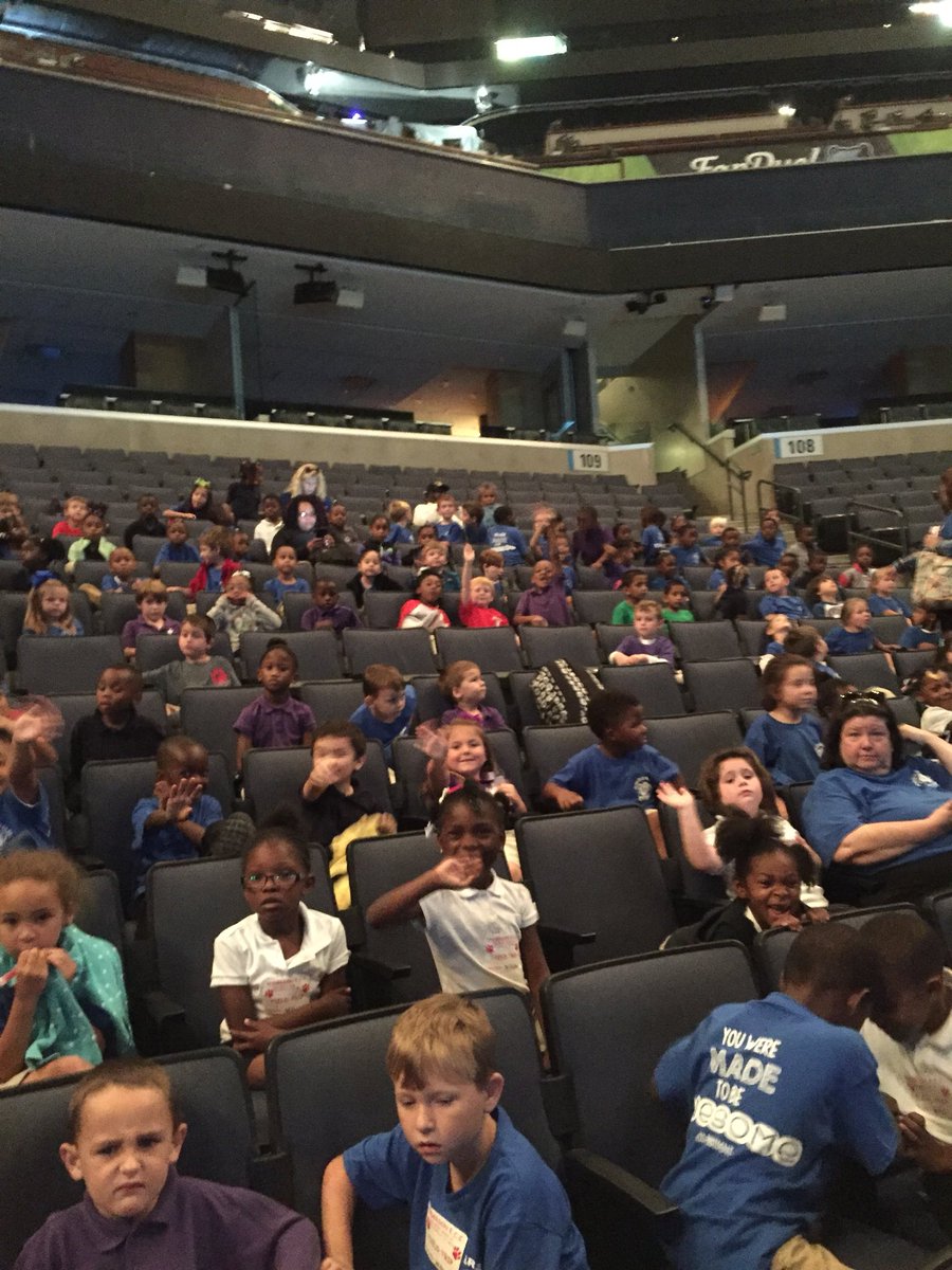 aecc_cubs's tweet photo. #DisneyonIce #Dream Big #Andersonrocks https://t.co/7vYdn3pUHU