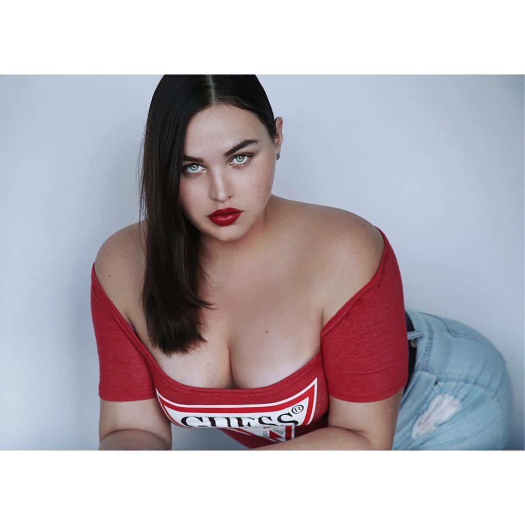 Estefania_OF's tweet photo. New material coming soon by @alvaronates ❤️
#embraceyourself  #cherrylips #curvymodel 💋 #WLYG en… https://t.co/HbMbTS1Wlo https://t.co/NWwwCq2xeo