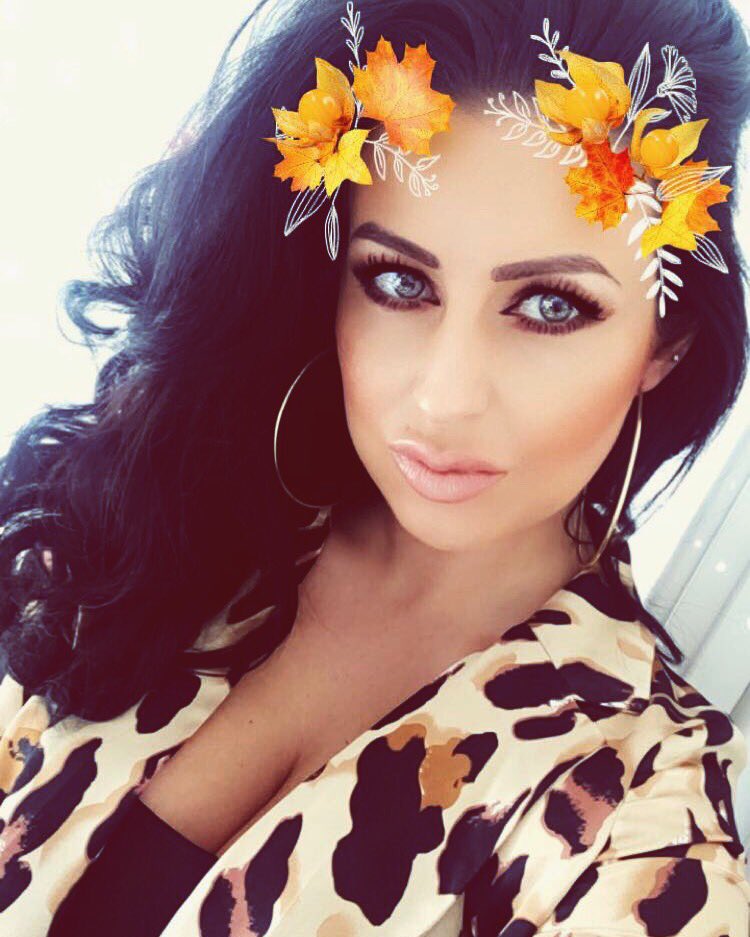 danielle89b's tweet photo. When you finally get a day off and you're not ill anymore!! 🙌🏽🤳🏽 https://t.co/koN40uLFyR