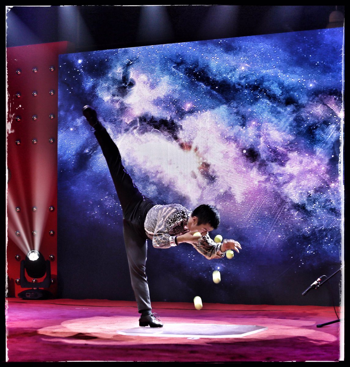 MykaBurke's tweet photo. Just a few highlights from the #MidAutumnFestival #BeijingWeek opening gala by @PatrickPengLin for @2017ottawa & @ottawacity. On til Oct. 8! https://t.co/6tqAm9Srni
