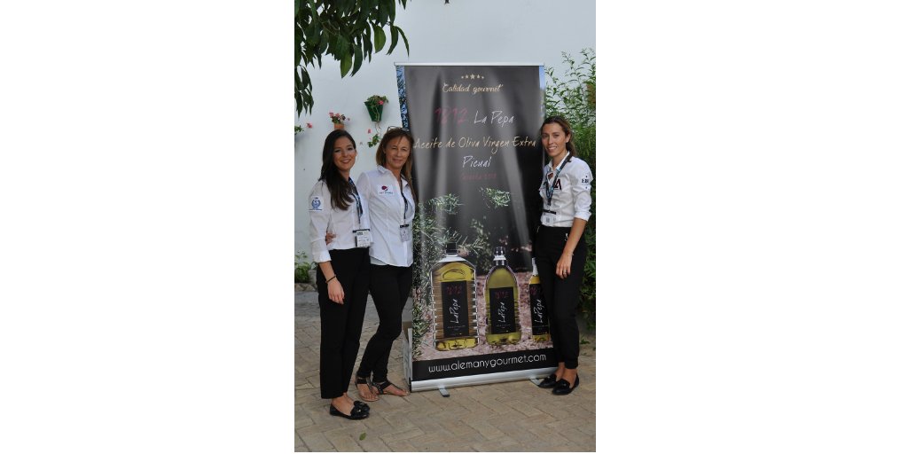 EBCBusiness's tweet photo. Parte del equipo de @AlemanyMKT presente en las Conferencias de Alto Impacto de#EBCBusinessPoint presentando su sección #gourmet #AlemanyMKT https://t.co/pPt0bSJYDZ