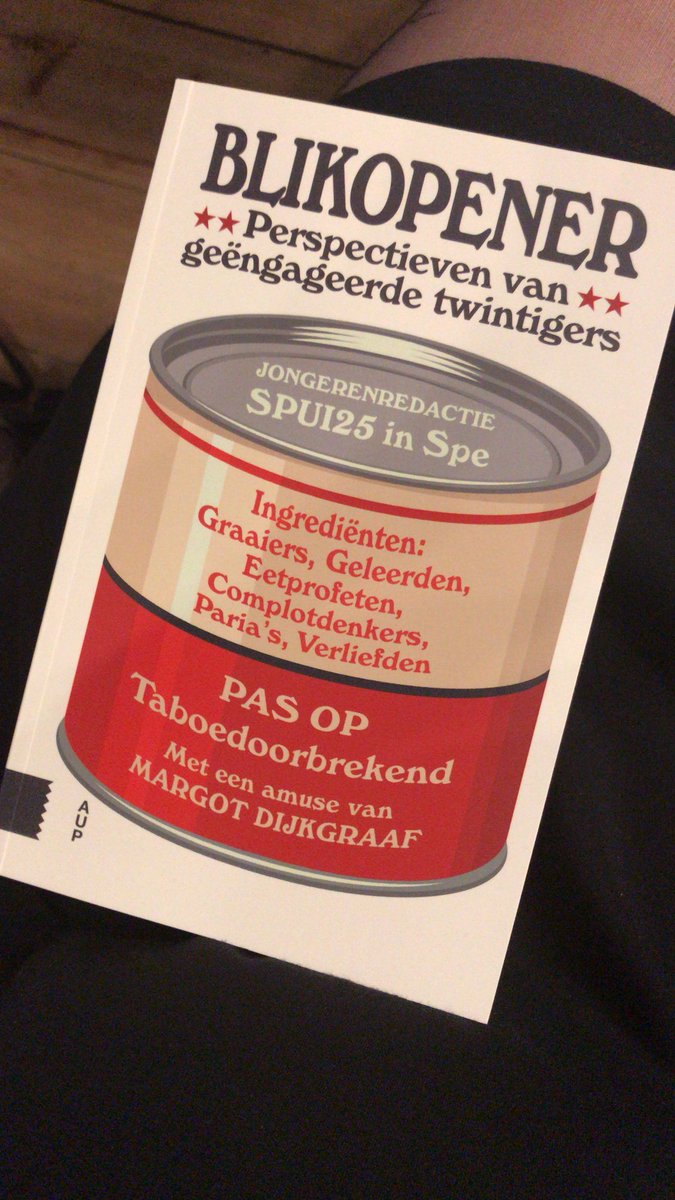 PolyamorieNL's tweet photo. Vanavond zijn we bij @SPUI25’s boekpresentatie van Blikopener. Roos Reijbroek ligt polyamorie, een v/d hoofstukken in het boek, toe. https://t.co/JLAuDQGirI
