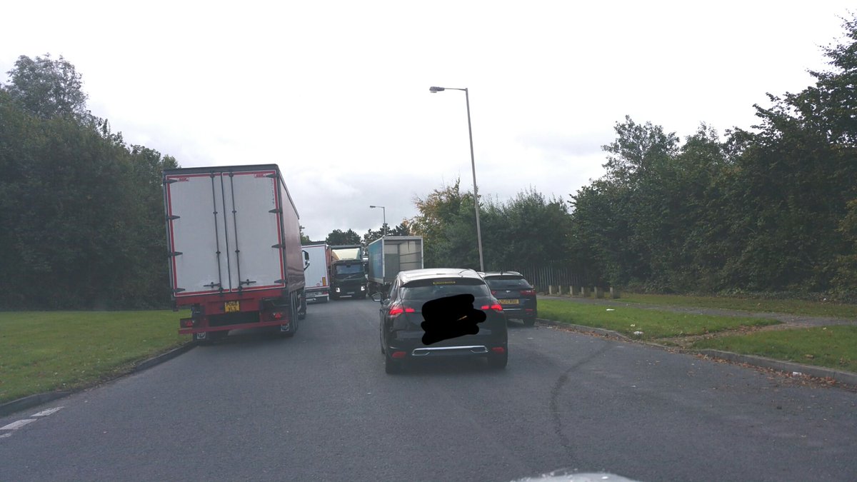 AuntyD's tweet photo. Trying 2 get 2 work.Blocked by lorries.4 in pic &amp; 5 on both sides of road behind us. #dangerous #gettingworse #SpekeHallAve https://t.co/pMbeVPEAzp