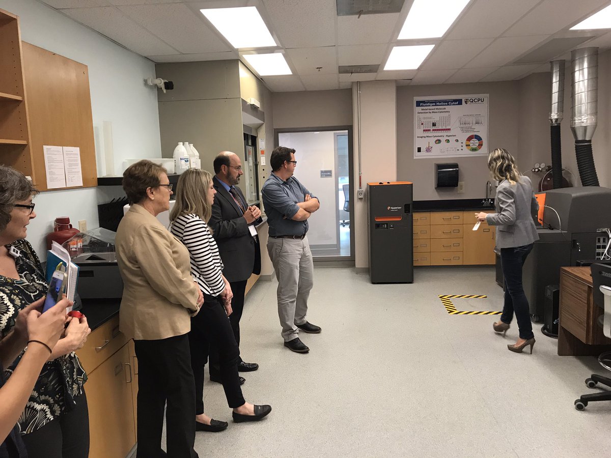 bardlap's tweet photo. Neat machine - one of 20 in the world - detects proteins in cells. Amazing new @queensu Queen's cardiopulmonary research unit #qcpu https://t.co/AXigWbtlQi