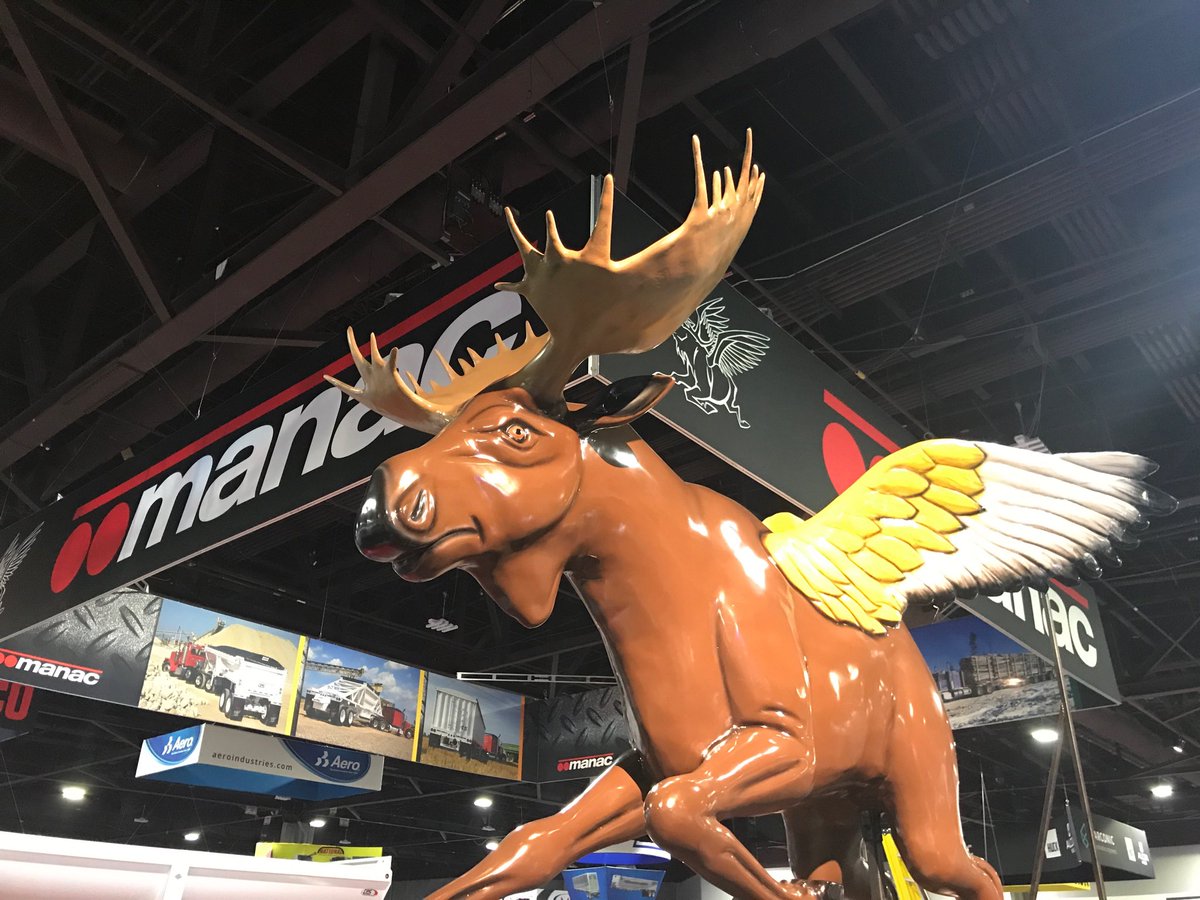 20x20Display's tweet photo. How are you capturing attention at the tradeshow? #20x20displayCo #flyingmoose https://t.co/TJIpJCuauG