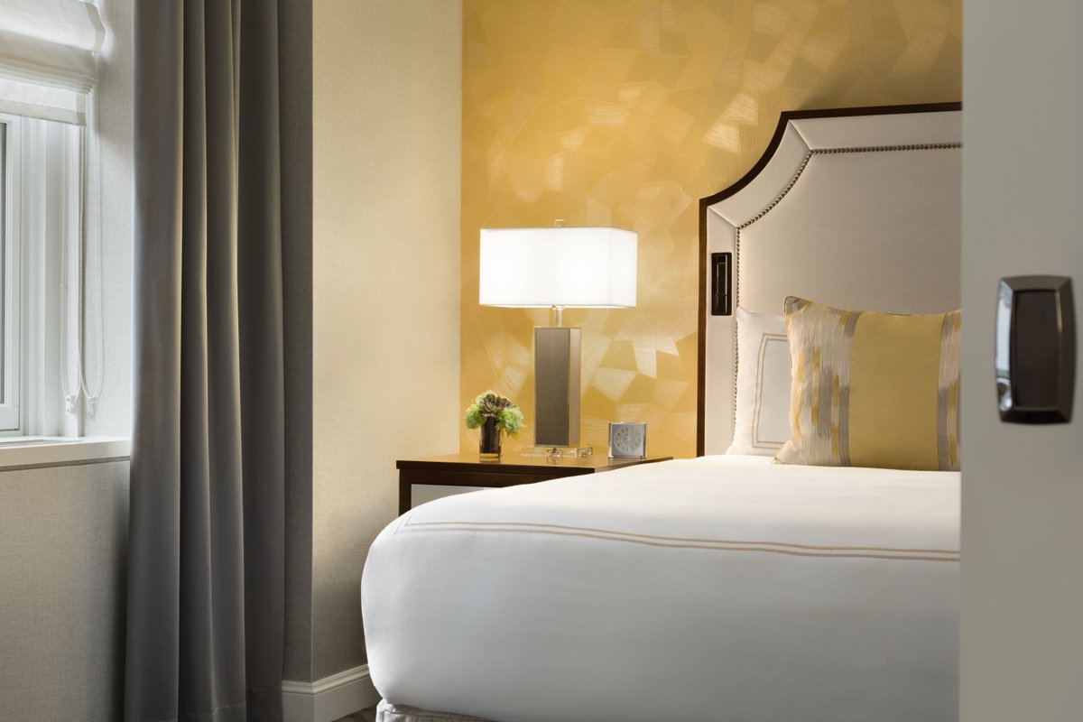 Virtuoso's tweet photo. 4th night free + $100 downtown dining at The Fairmont Olympic, Seattle. Available until 12/31/17. https://t.co/nmMULJF23L https://t.co/WEREwdDn3g