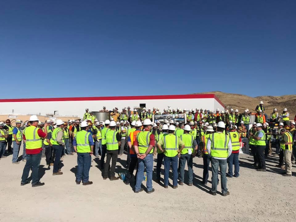 smartunionworks's tweet photo. GP Sellers and SMART Sheet Metal leaders from across the west met with members yesterday at the 5 million square foot Tesla Gigafactory. https://t.co/2kQpMinnzZ