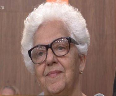 meu Deus olha essa mulher olhando pra essa senhora com cara de nojo e desprezo 😨🤮 #SomosTodosDonaRegina