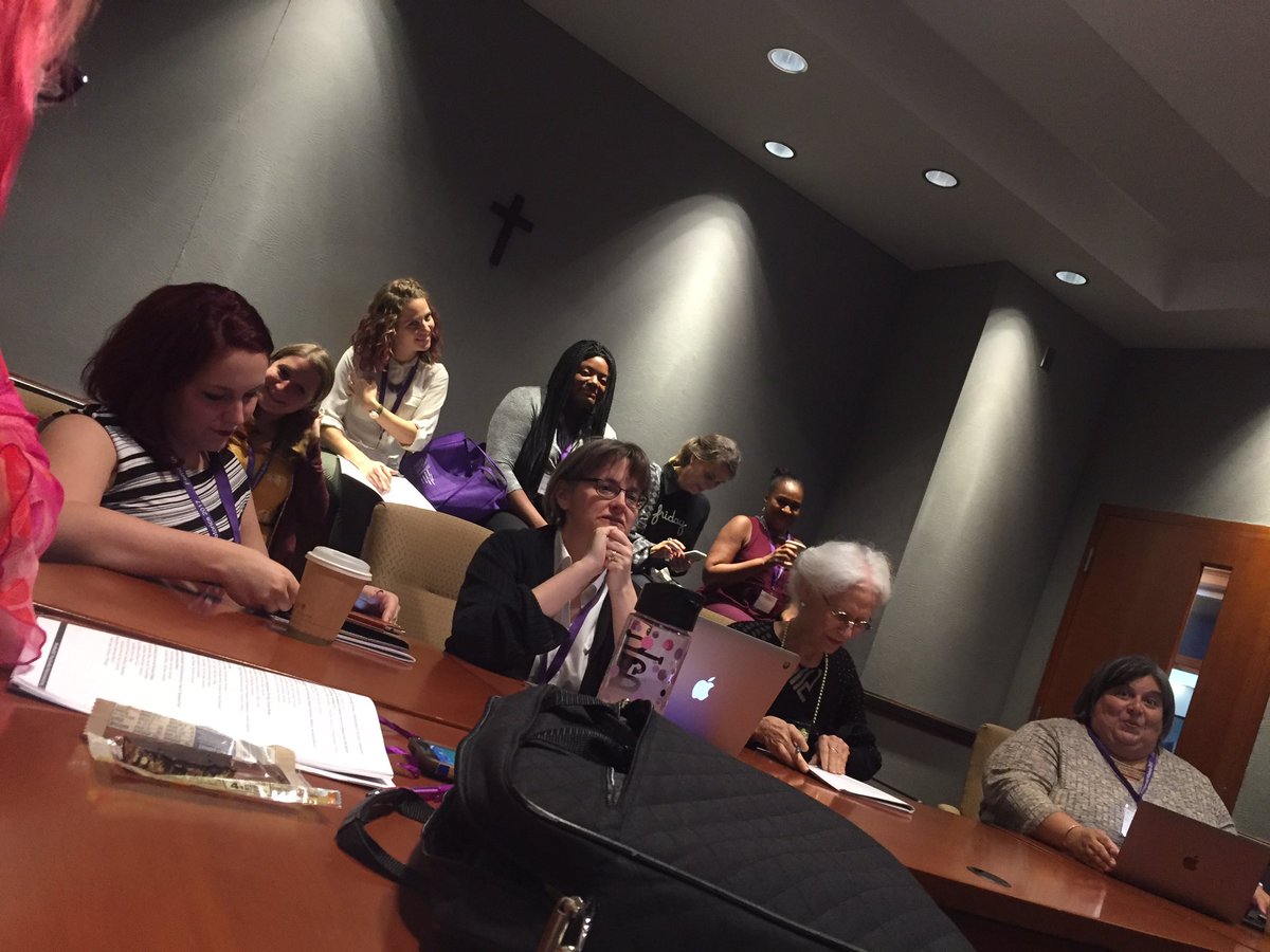 ErinAFrost's tweet photo. Full house in #k10 #TheFeministsAreComing #FemRhet17 @TheJoshGardner  @DrMattyNC https://t.co/ewvYguaKzT