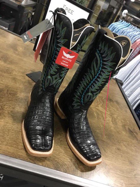 Ariat's tweet photo. We are so proud of our collaboration on Relentless boots with @TrevorBrazile! #BRelentless #CowboyEngineered #Roping #WesternPerformance https://t.co/kCiOL5S4pt