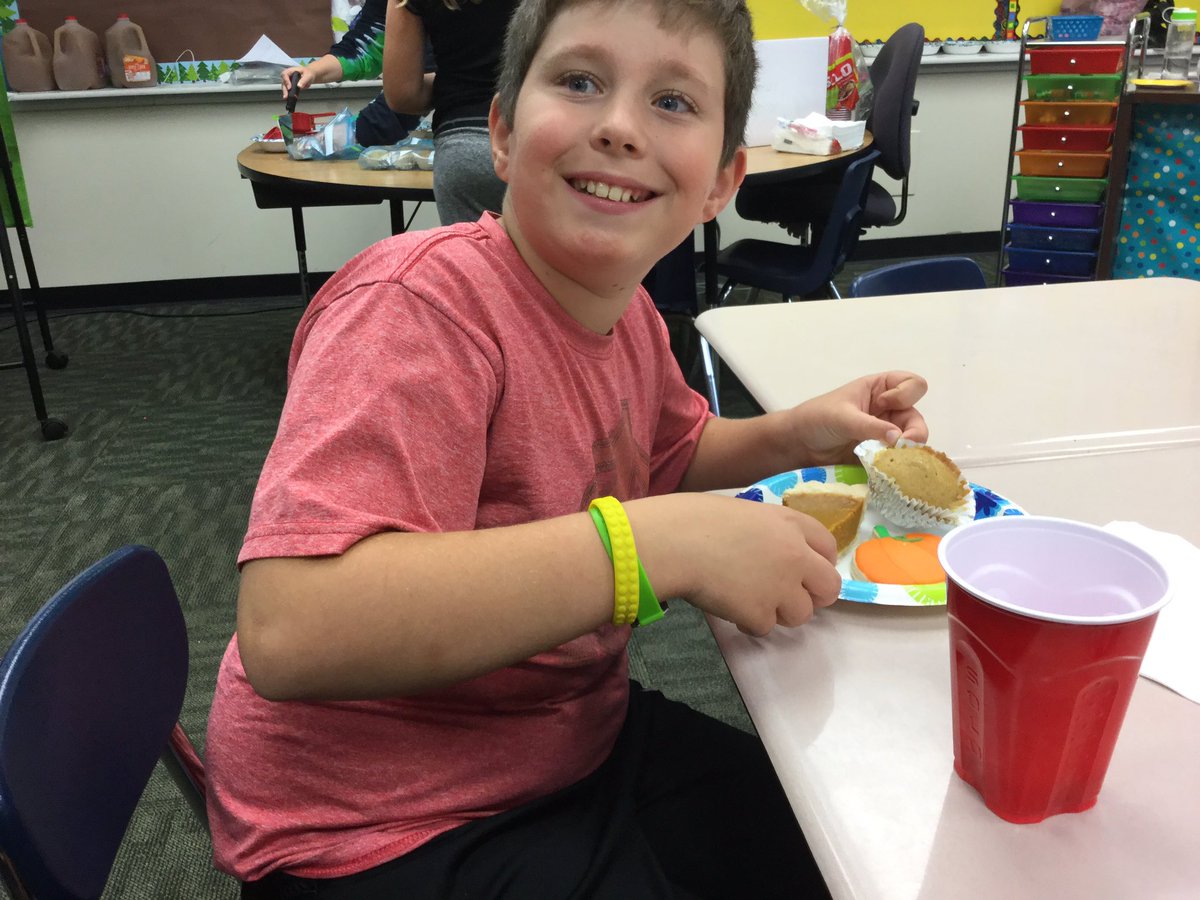 Gard5thGrade's tweet photo. More Pumpkin Day photos on our Facebook page. Find us at Gard Fifth Grade. #YESTigers180 https://t.co/kqSTRVFVYw