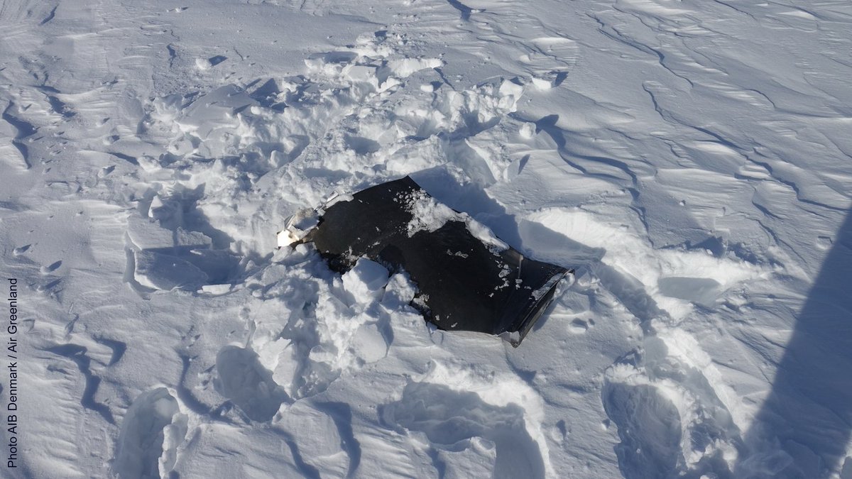 AviationSafety's tweet image. First parts of #AF66 engine recovered from Greenland.