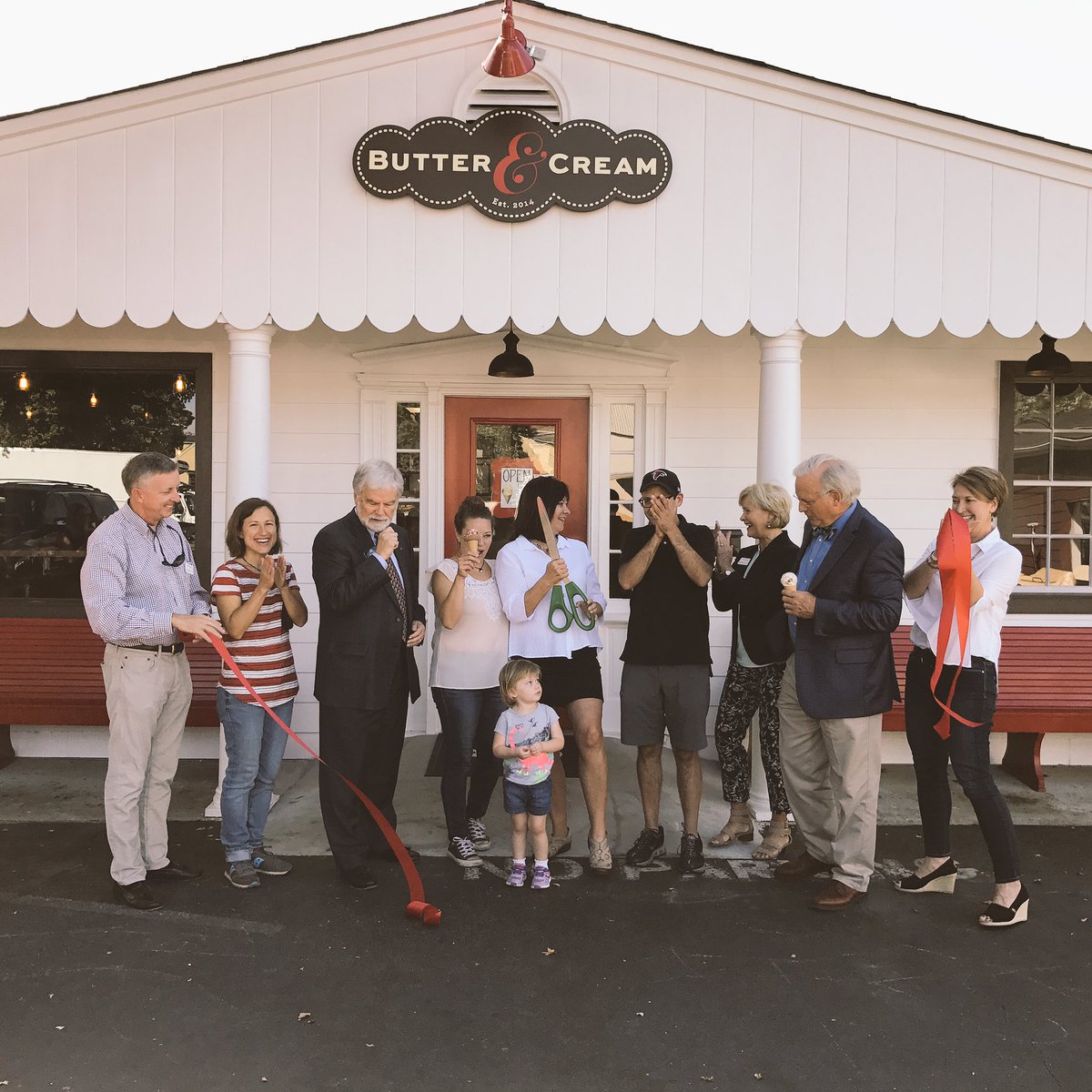 Roswell_Inc's tweet photo. #WelcomeToRoswell @_butterandcream! We can't wait to come back for another scoop! 🍨 #RibbonCutting #NewBusiness #Icecream #WhenInRoswell https://t.co/iQBGI4FevS