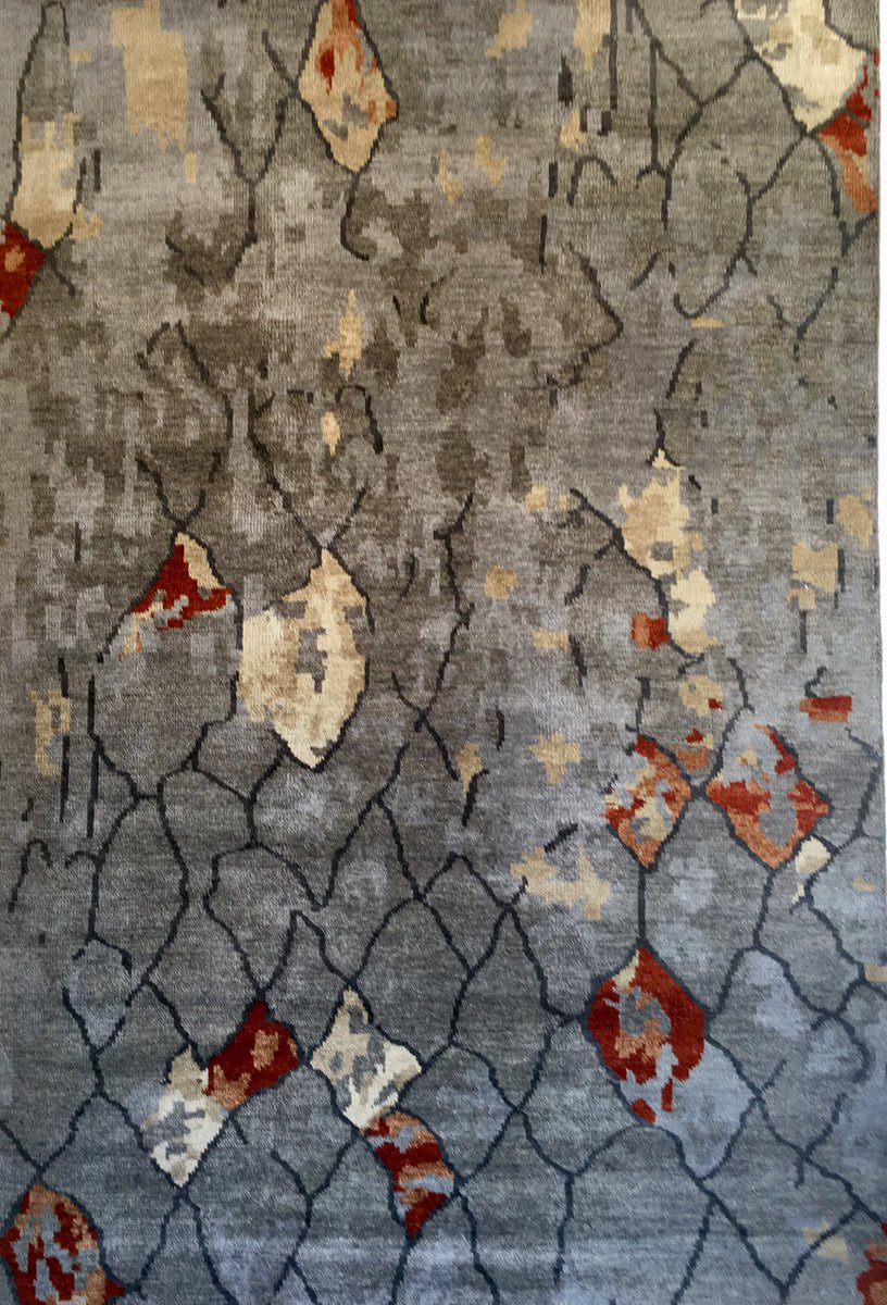 Hydeparkrugs's tweet photo. Transitional rug is grey #HydeParkFineRugs #hydeparkinteriors #woolrug #transitionalrug #arizonainteriordesign #scottsdaleinteriordesign https://t.co/T8JbErO2Oo