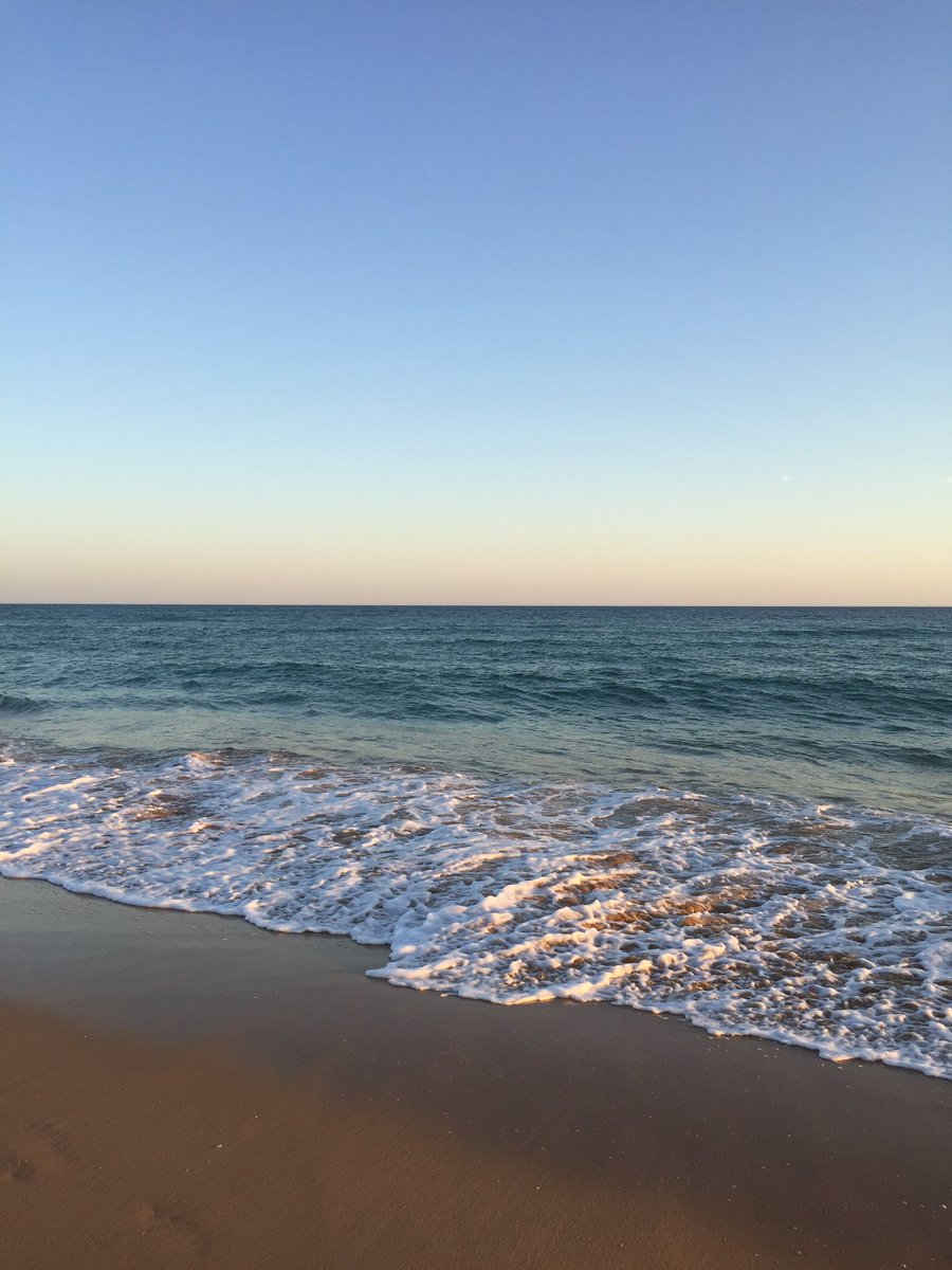SurferGirlsOnly's tweet photo. "If you are lucky enough to live by the #sea, you are lucky enough." https://t.co/13UYDZxA7q