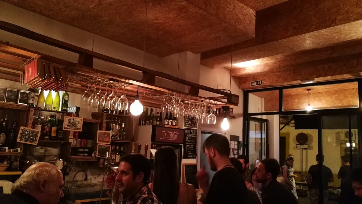 #AllLikinDown tocan en <a href="/LaJeronima/">LaJeronima</a> durante la #nocheenblancoSEV Música en directo, blues, jazz #CulturaSev