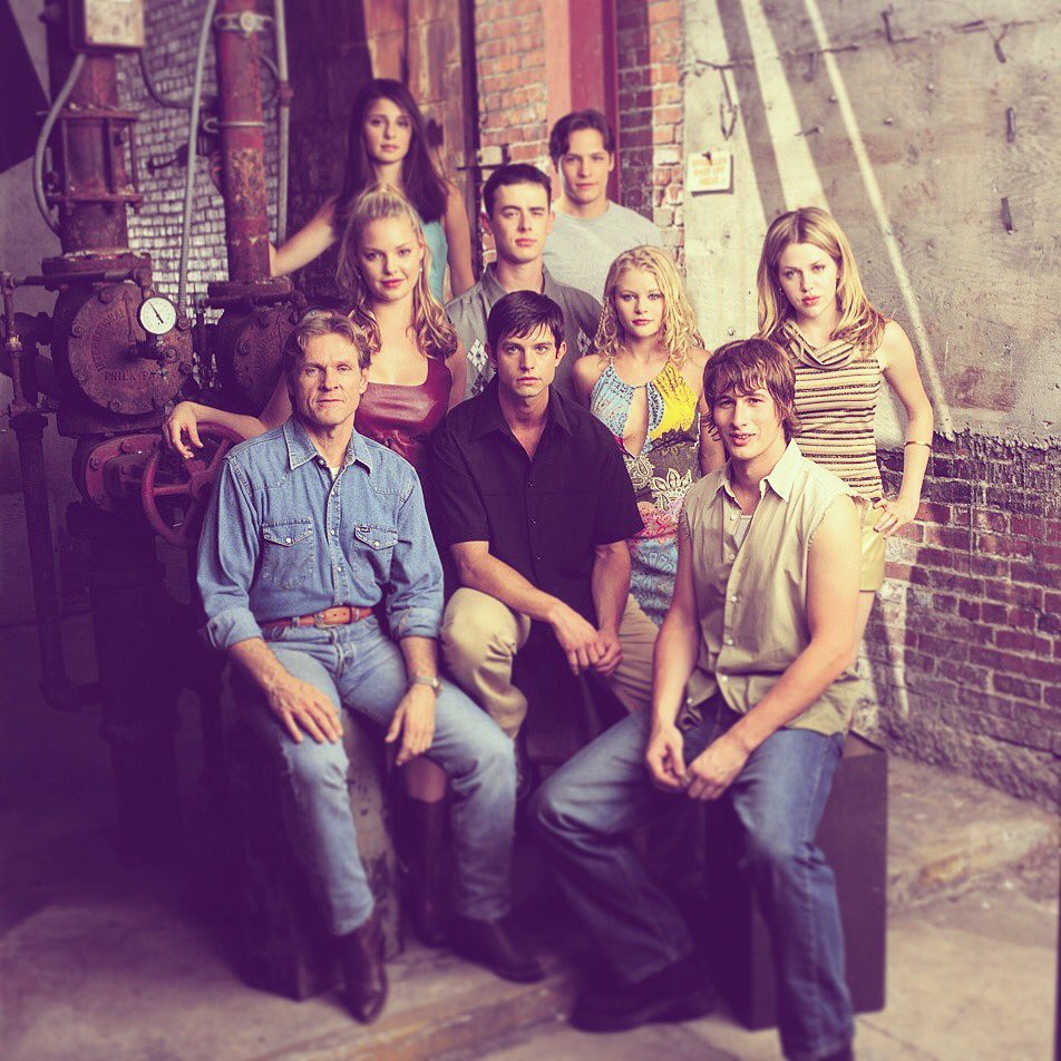 EmilyDeRavinFR's tweet photo. Throwback to where it all began , « RoswellΒ Β» premiered 18 years ago today β€οΈβ€οΈβ€οΈ #favoritecast https://t.co/QecVTAllqV