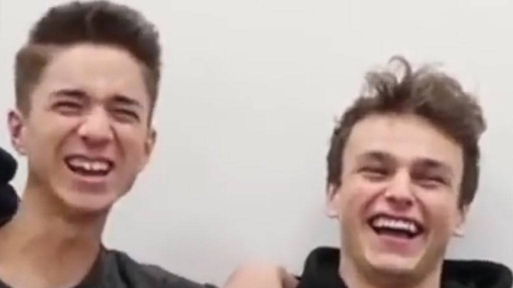 highlyherron's tweet photo. The whole fandom watching the music video: 
#InvitationOutNow https://t.co/8pPM6PZm8o