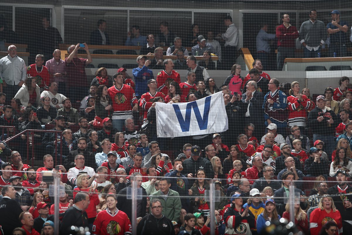 NHLBlackhawks tweet picture