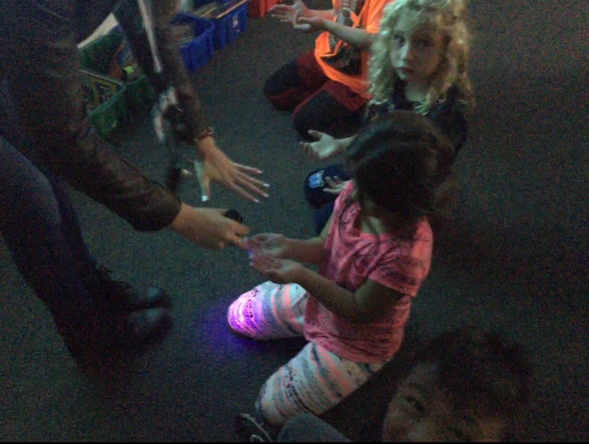 MrsRamirez3's tweet photo. Hand washing lesson with our public health nurse! Checking with the flashlight to see if any germs were still there! #healthy #germs https://t.co/7C0Etfust3