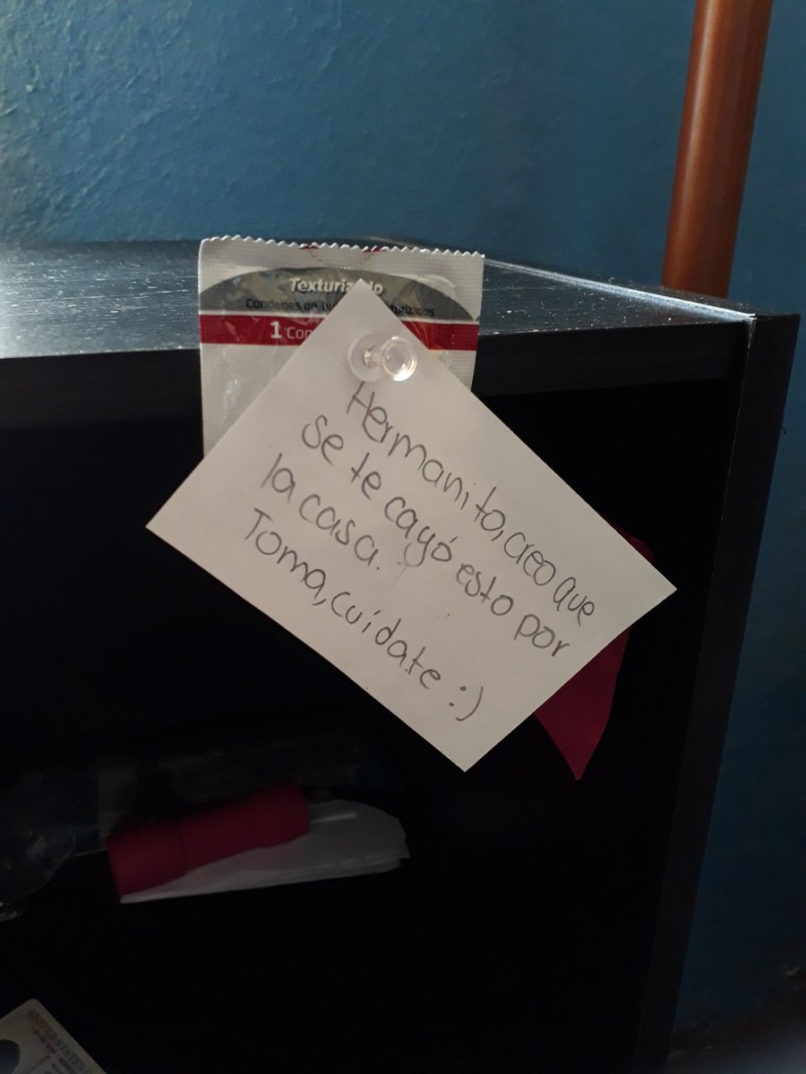 MiMel00's tweet photo. Me encontré un condón tirado por la casa que de seguro se le cayó al pendejo dei hermano.
Afortunadamente lo encontré yo y se lo regresé💜 https://t.co/ndTc71jwCn