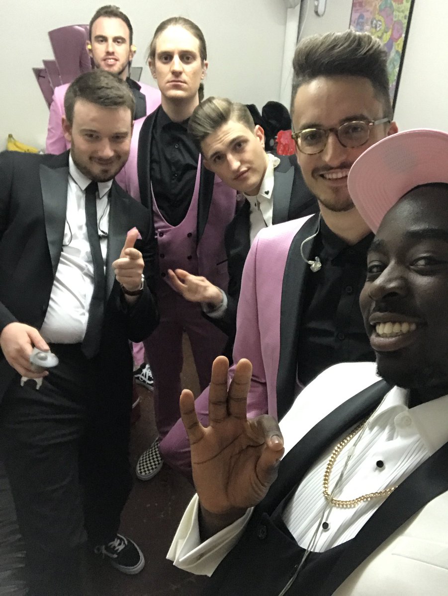 TheSOPitches's tweet photo. Showtime!!! #SingonSky https://t.co/rGbQvtsaEq