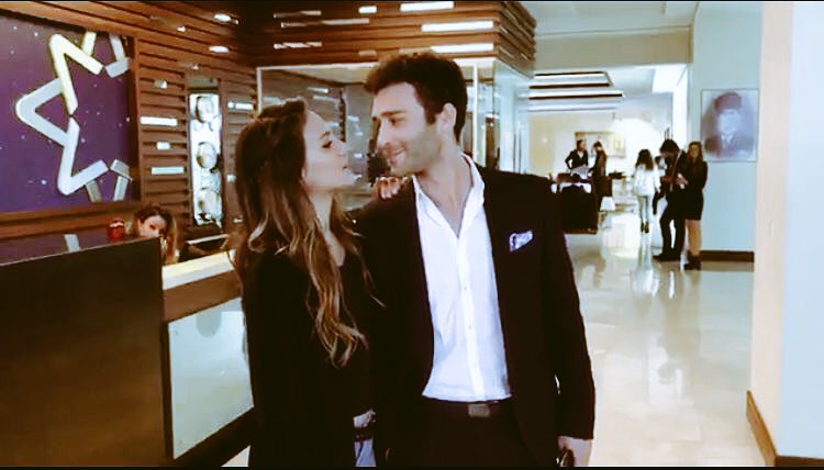 SS_6_23's tweet photo. 'Can Partner' nasıl olunur gösterdiniz..O güzel samimiyetiniz ve oyunculuğunuz ile hayran bıraktınız bizleri.🌸

#AteşBöceği #AsBar https://t.co/nLbd4DcYbd