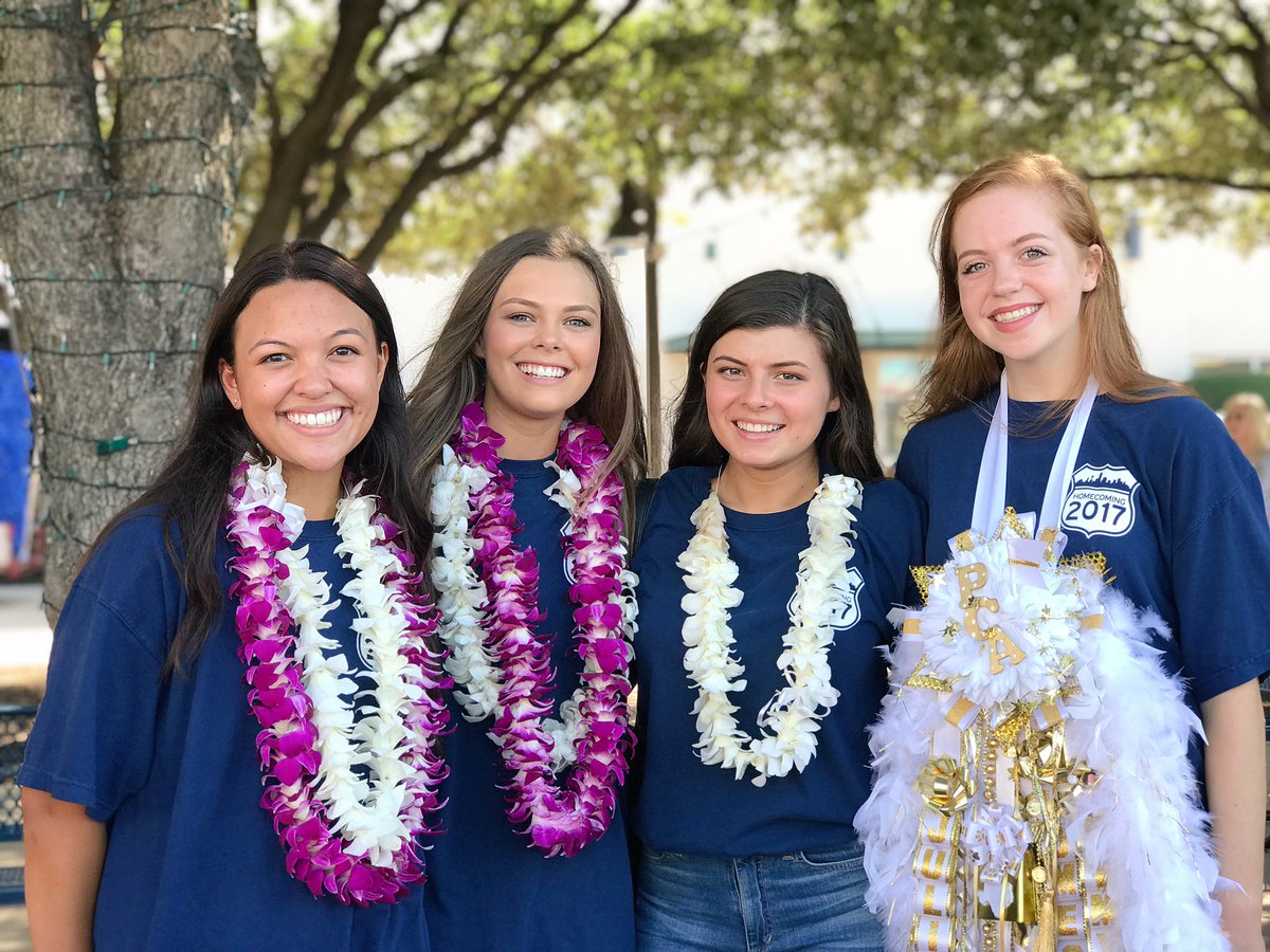 MikaylaBard21's tweet image. Last PCA homecoming with my beautiful friends ❤️