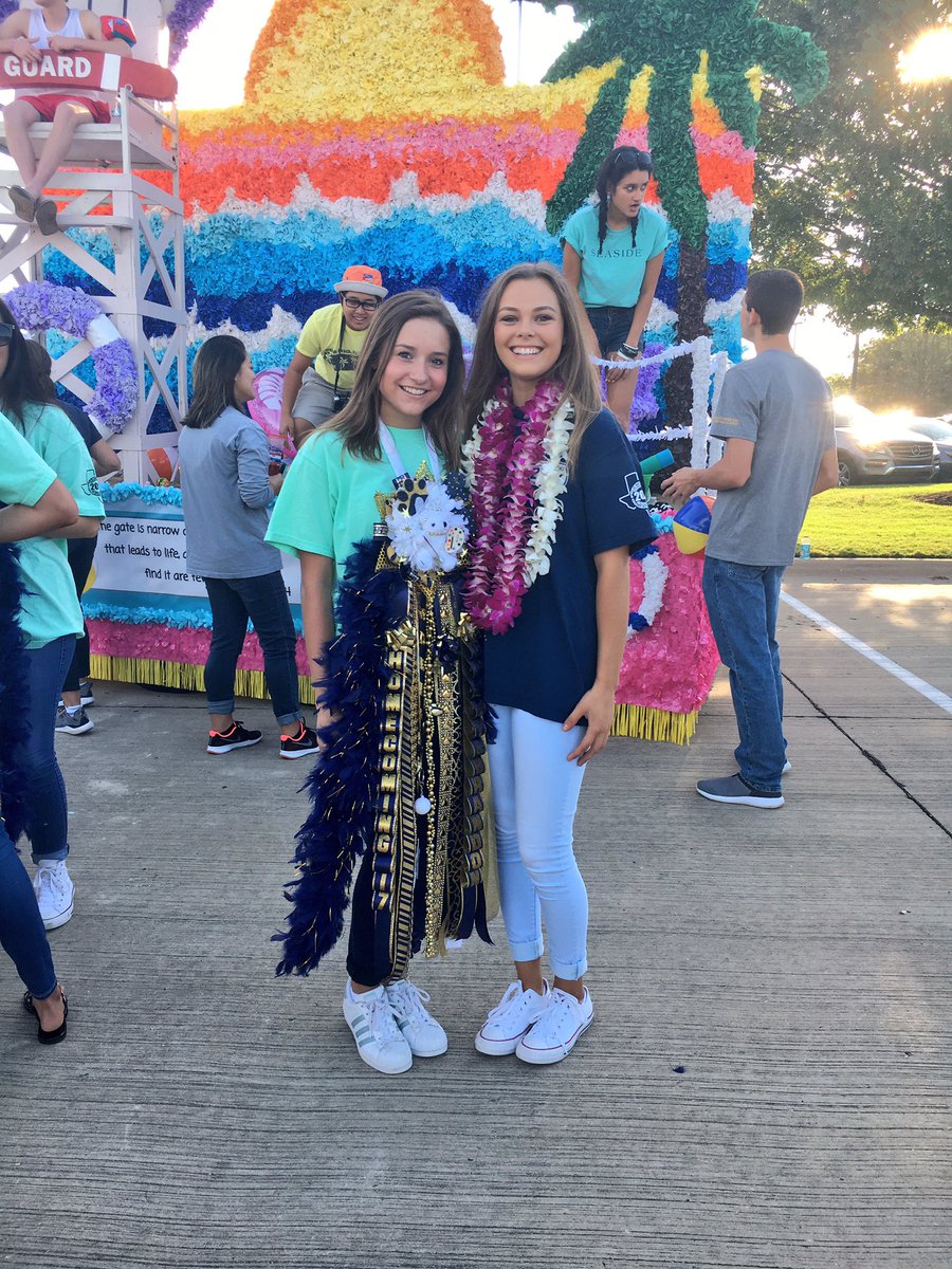 MikaylaBard21's tweet image. Last PCA homecoming with my beautiful friends ❤️