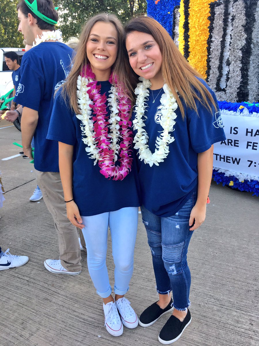 MikaylaBard21's tweet image. Last PCA homecoming with my beautiful friends ❤️