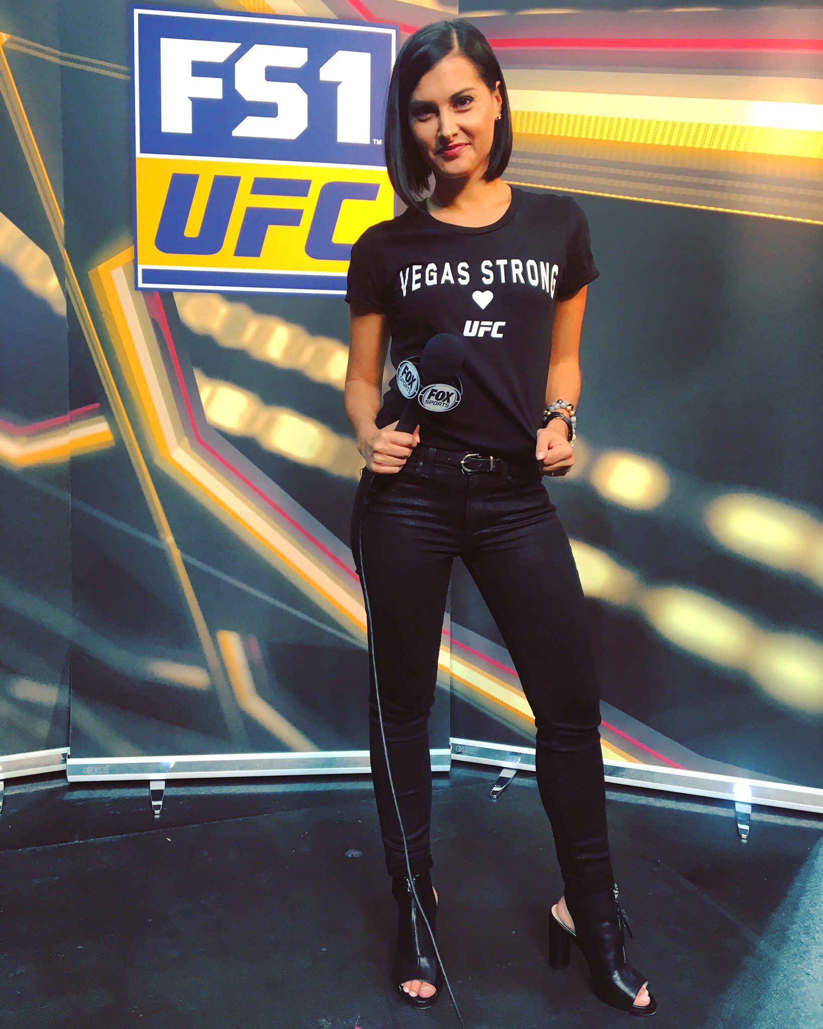 Megan Olivi A Twitter I Love This City Vegasstrong