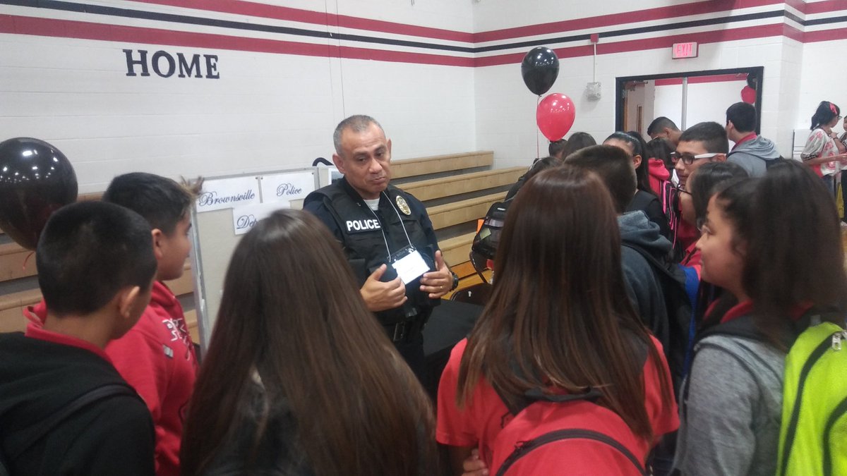 MrsGomez1003's tweet photo. Career Day @Perkins_MS_BISD @NTellez0908 @mrsmellyrod @manofsteel232 @VMRamirez11 https://t.co/p8SMkI8Ji4