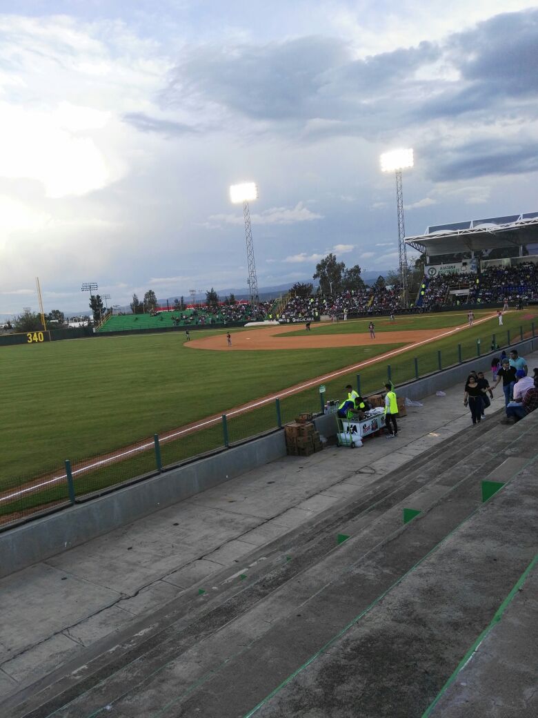 IGAL8A's tweet photo. #enelcuartel Responde afición!!! 
⚾⚾⚾ @GeneralesdDgo Vs @venadosbeisbol https://t.co/tyx2SNETLr